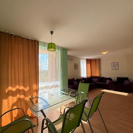 Bratanov Sunny Noks Apartman