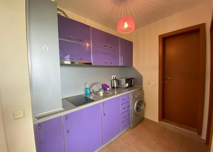 Bratanov Sunny Noks * ساني بيتش