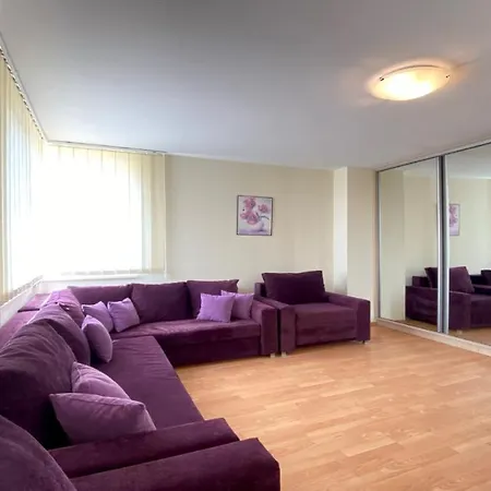 Bratanov Sunny Apartment *